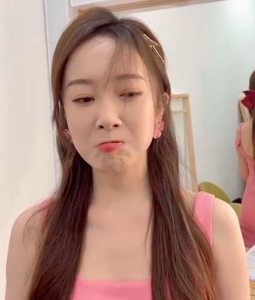 蓝头发美女主播,揭秘网络红人美女主播的独特风采